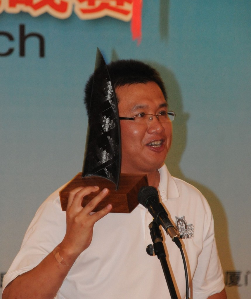 William Liu - Team leader of Challenger receives his trophy - China Club Challenge Match 2011 © Alistair Skinner